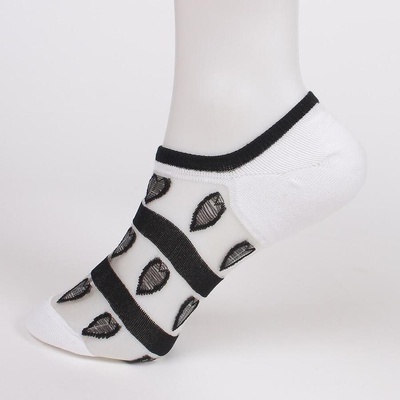 Дамски терлици в черно и бяло със сърца и тюл