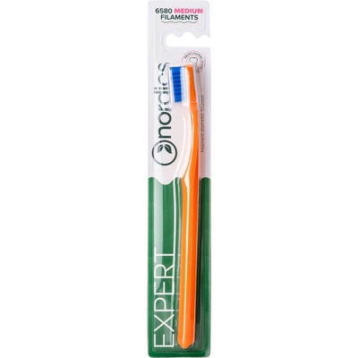 Nordics Oral Care Zubní kartáček Medium s ergonomickým zahnutím Oranžový