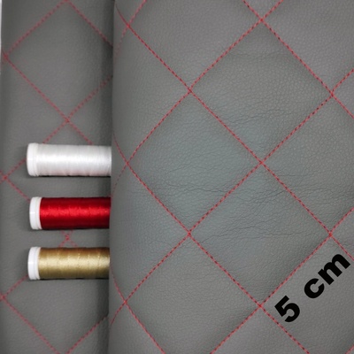 Ekokůže prošívaná 5×5 cm, grafitová, červené nitě, metráž, šíře 145 cm
