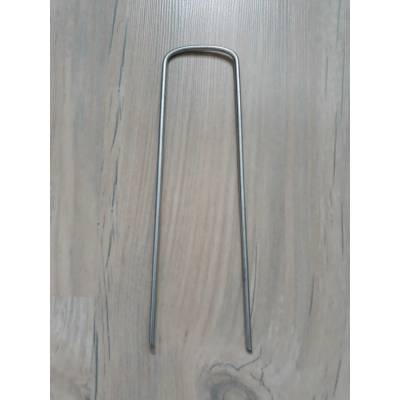 Kotvící SPONA kovová 15 cm - 50 ks