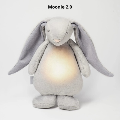 MOONIE 2.0: Приятелче за спокоен сън с нощна лампа и успокояващи звуци - ЗАЙО "silver (m-ksi2)