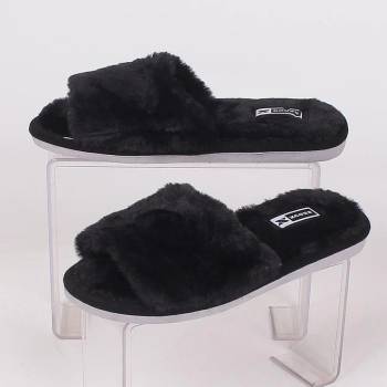 Image 1 of Дамски домашни пухкави пантофи в черно