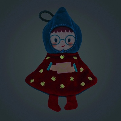 Lilliputiens - vánoční plyšová dekorace - červená elfka Lilli – Zboží Mobilmania