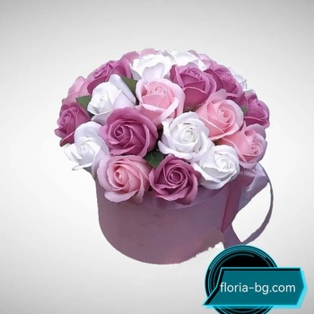 Image 1 of КУТИЯ С РОЗИ