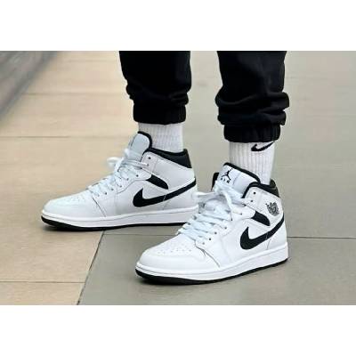 Jordan 1 Mid Reverse Panda (DQ8426-132)