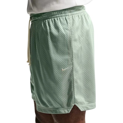 Nike Standard Issue zelená
