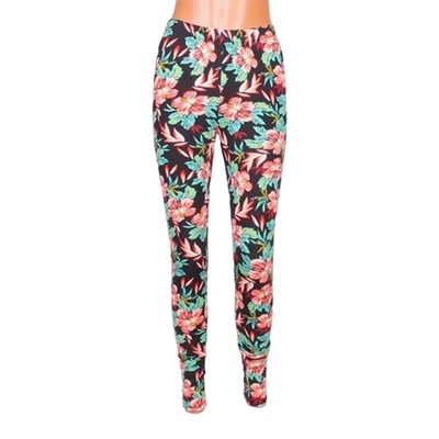 Еластичен клин в черен цвят със свежи цветя в червено и зелени листа