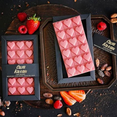 Casa Kakau Veganská řemeslná bílá s jahodami a malinami Love Chocolate 90 g
