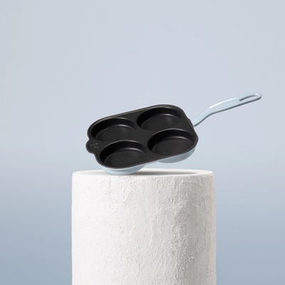 Huuust Smaltovaný litinový lívanečník 22 cm / Pastelově modrá