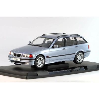 Model Car Group BMW 3-Series E36 Touring 1995 světlá modrá MCG 1:18
