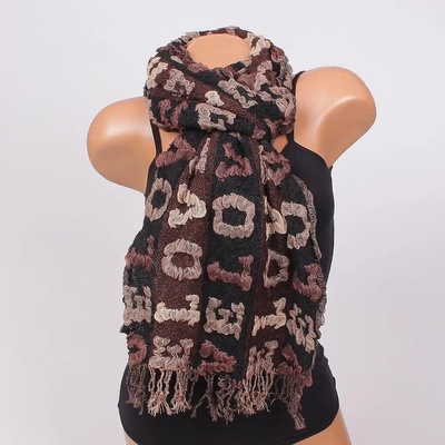 Раиран шал в кафяво и черно с ресни и ефектен надпис