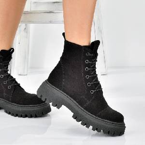 Tinti Shoes Дамски боти от черен велур Jana black velvet