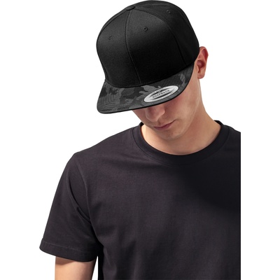 Urban Classics Шапка с козирка в черно Camo Visor SnapbackUB-6089CV-00777 - Черен, размер one size