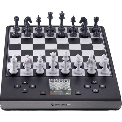 Millennium Chess Genius Pro M815 šachový počítač UI funkcie , magnetické šachové figúrky , doska šachovnice s tlakovými snímačmi , podsvietený farebný displej; M815