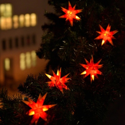 STERNTALER Dvoubarevný LED světelný řetěz 9 hvězd červená 7863
