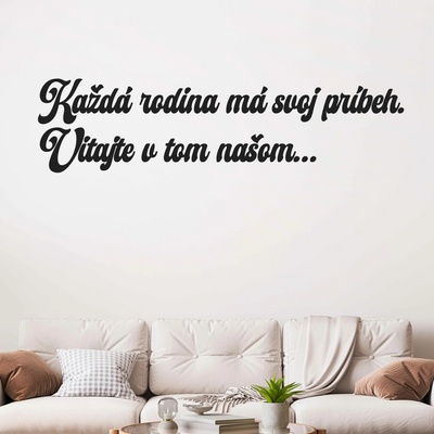 Drevený nápis na stenu - Každá rodina má svoj príbeh