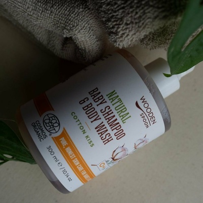 WoodenSpoon Dětský sprchový gel a šampon na vlasy 2v1 Cotton Kiss 300 ml