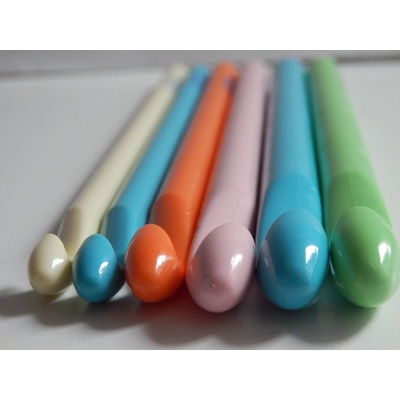 Háček plastový barevný Velikost: 7