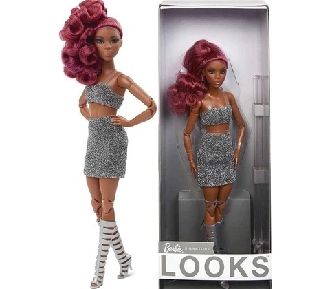Barbie Basic Petite s copom
