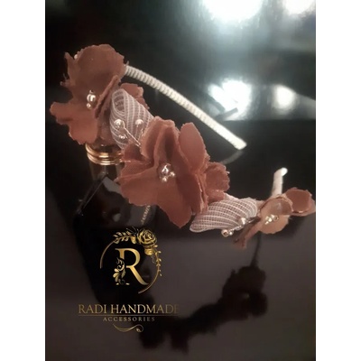 Radi handmade Диадема за момиче с кафяви цветя и бежави листа (098)