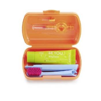 Curaprox Travel Set Orange комплект: сгъваема четка за зъби CS 5460 Ultra Soft 1 бр. + паста за зъби Be You Explorer Apple & Aloe 10 ml + интердентална четка 2 бр. + поставка за интердентална четка 1 бр