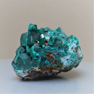 Dioptas přírodní krystaly v hornině 151g, Kongo DIO 8145