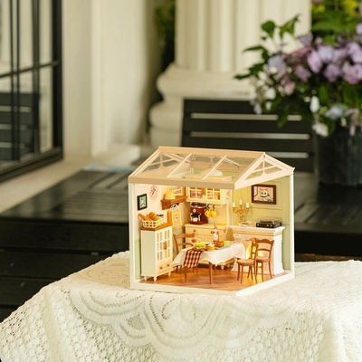 ROBOTIME Rolife DIY House: Jedáleň s LED osvetlením 150 ks