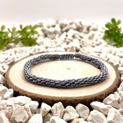 Certom Jednobarevný šedý náramek přátelství – ručně pletený 0255