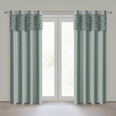 Takoy Mátový sametový závěs zdobený 3D aplikací růží 140x250 cm průchodka - ROSES Eva Minge-HF-480870 | 140 x 250 cm