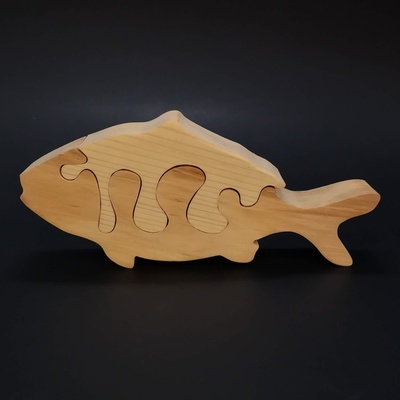 Amadea dřevěné puzzle ryba masivní dřevo dvou druhů dřevin 19 cm