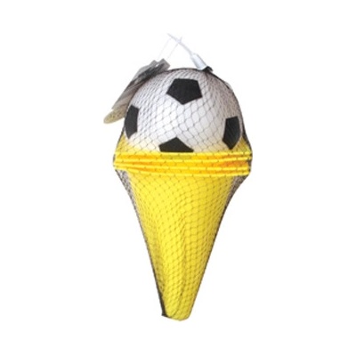 Kužele s futbalovou loptou