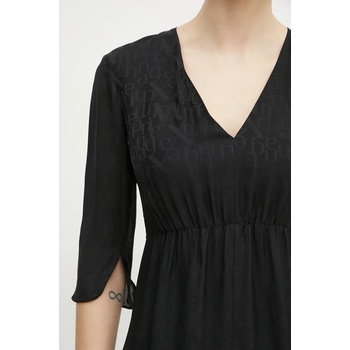 Giorgio Armani Рокля Armani Exchange в черно среднодълга разкроена XW000147 AF10842 (XW000147.AF10842)