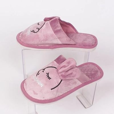 Плюшени пантофи в лилав цвят с животинче