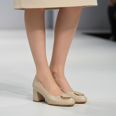 Elegantné dámske lodičky PIEDRA béžové