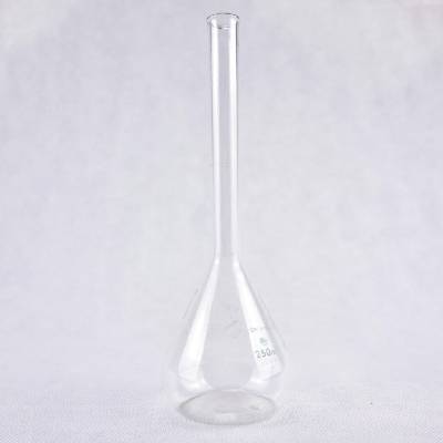 Baňka odměrná s vyhnutým okrajem, bez zátky, tř. A. 250 ml, střední opotřebení