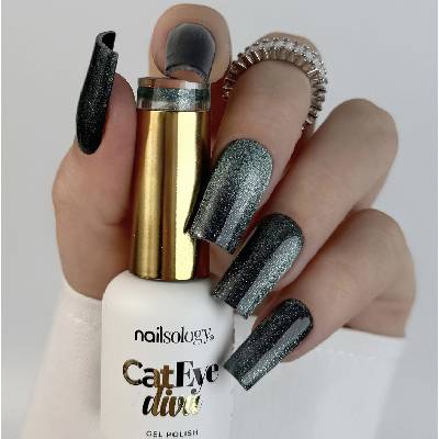 Clavier Nailsology Cat Eye Diva 8ml C09 „Meowty Python”