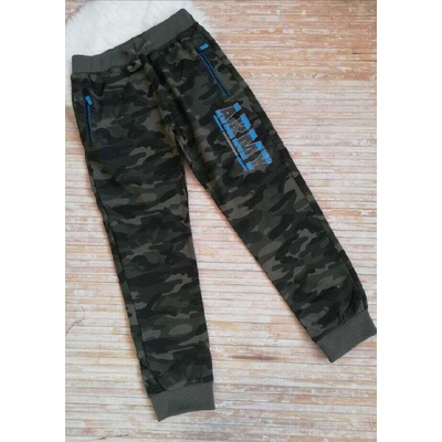 Kugo chlapecké maskáčové tepláky maskáč s modrým nápisem