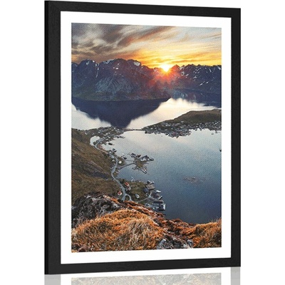 Plagát s paspartou očarujúca horská panoráma so západom slnka