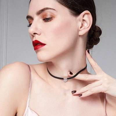 Swarovski e. Dámsky choker náhrdelník čierny sen6197