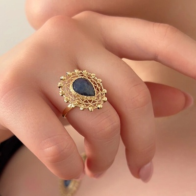 Lillian Vassago Exkluzivní zlatý prsten se safírem LLV22 GR302ST