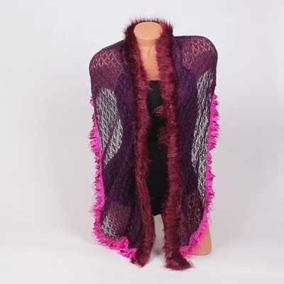 Дантелен шал в лилаво с виолетови орнаменти и пухче