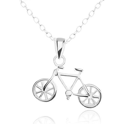 Šperky eshop Stříbrný detailně vyřezávaný přívěsek ve tvaru bicyklu SP08.19