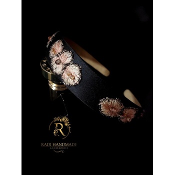 Radi handmade Дизайнерска диадема с бежова бродерия и кристали (900)