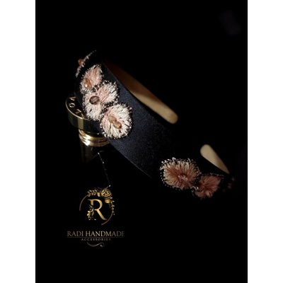 Radi handmade Дизайнерска диадема с бежова бродерия и кристали (900)