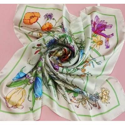 Velký hedvábný šátek zahrada 2