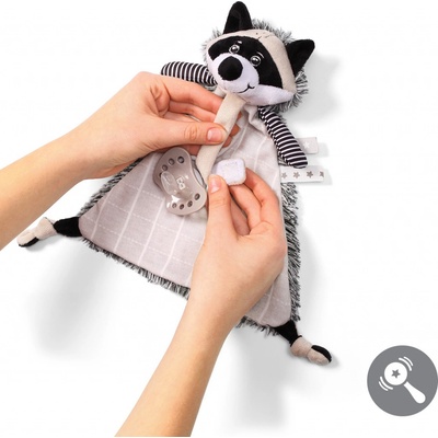 BabyOno mazlík přítulníček s přívěskem na dudlík Racoon Rocky Mýval černo bílý