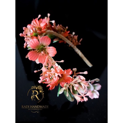 Radi handmade Дизайнерска диадема с коралови камбанки и маргаритки (650)