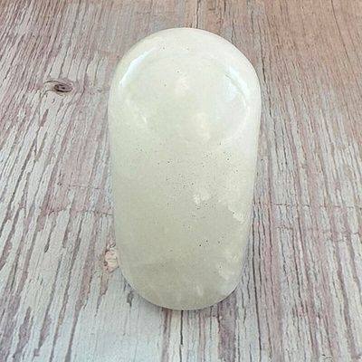 Nefertitis Křišťál freeform 7 NF56039 - cca 5,8 x 3 cm, 101 g