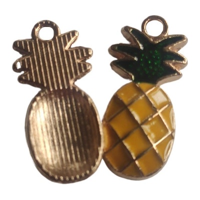 Kovový přívěsek smaltovaný - ananas, cca 24 x 11 mm