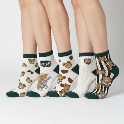 Комплект дамски чорапи в зелено и бяло с мечета - 5 чифта